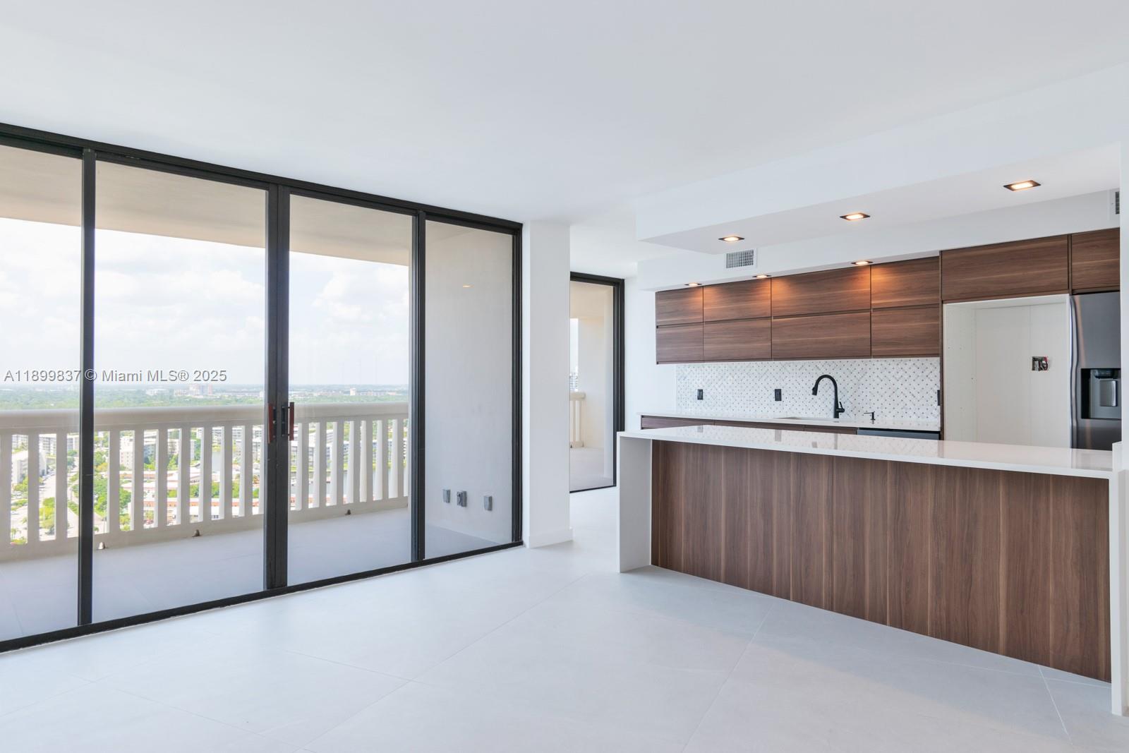 1000 East Island Boulevard, Unit 2511 Aventura, FL 33160 - Photo 10 of 34