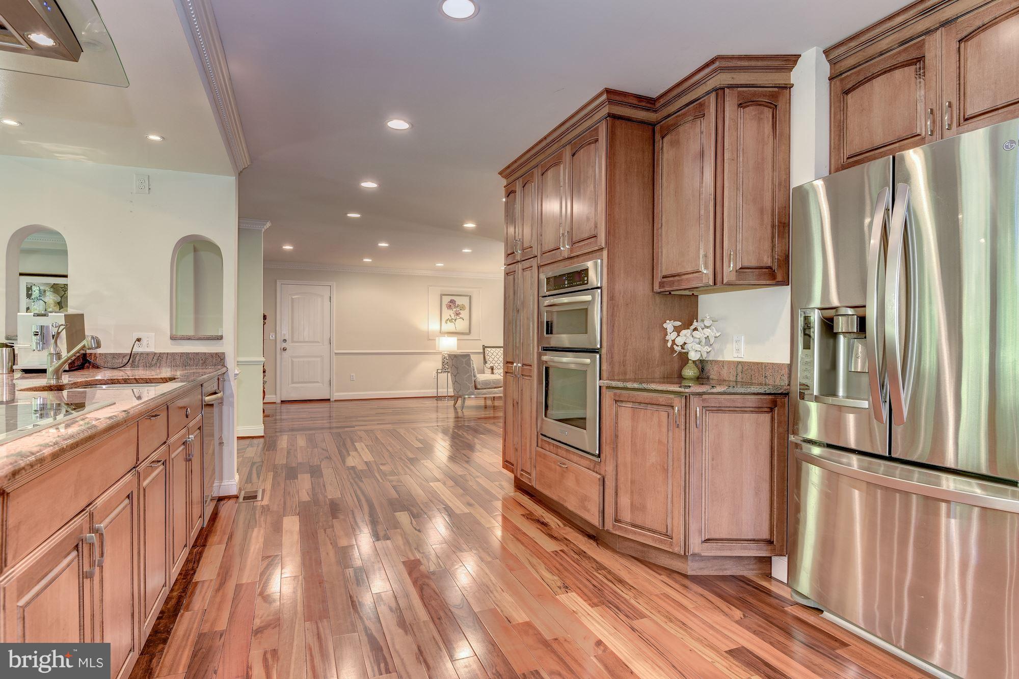 1523 Blue Meadow Road Potomac, MD 20854 - Photo 7 of 29 Dazzling Designer Kitchen