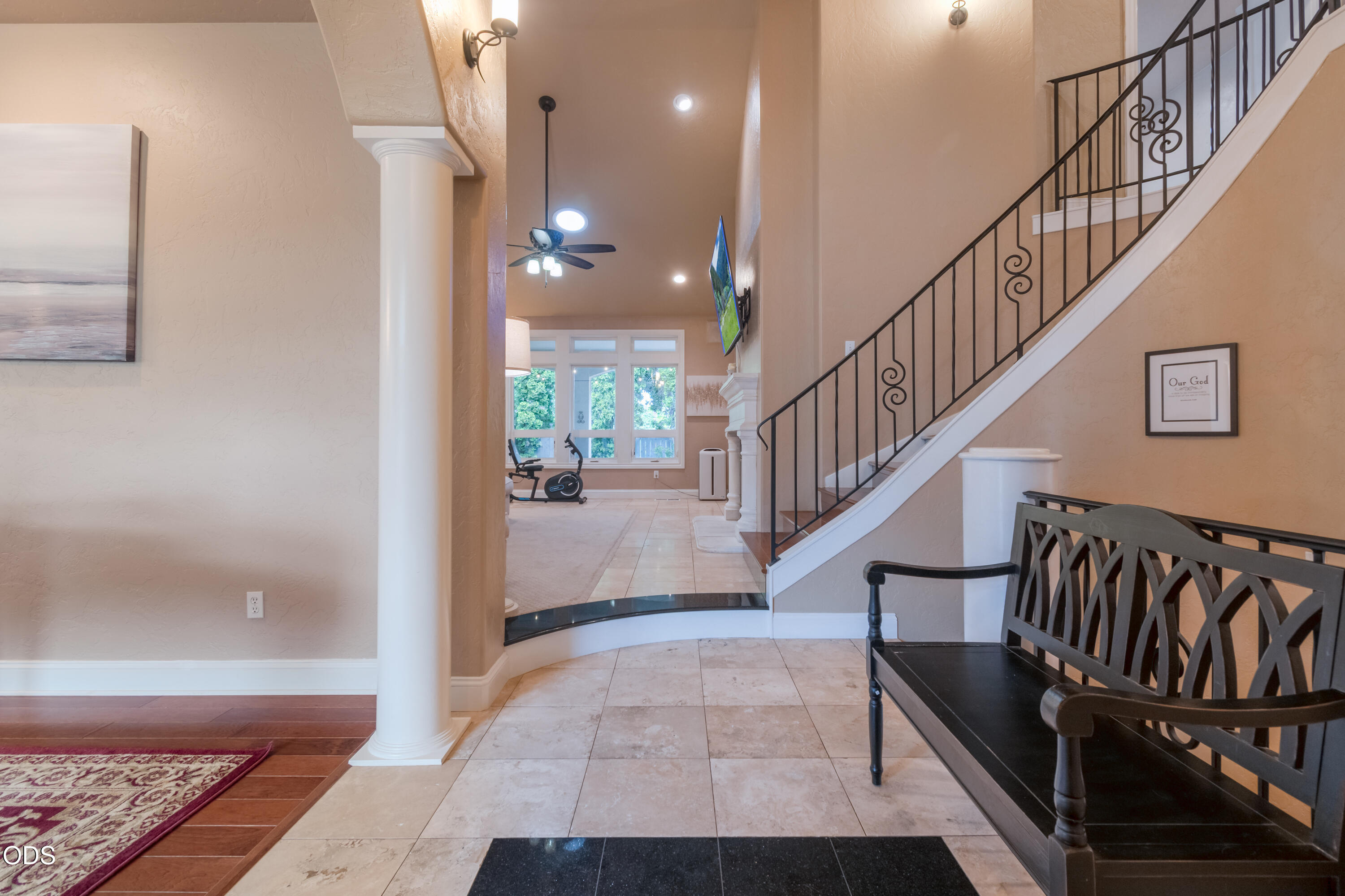 2401 Fox Run Medford, OR 97504 - Photo 5 of 57