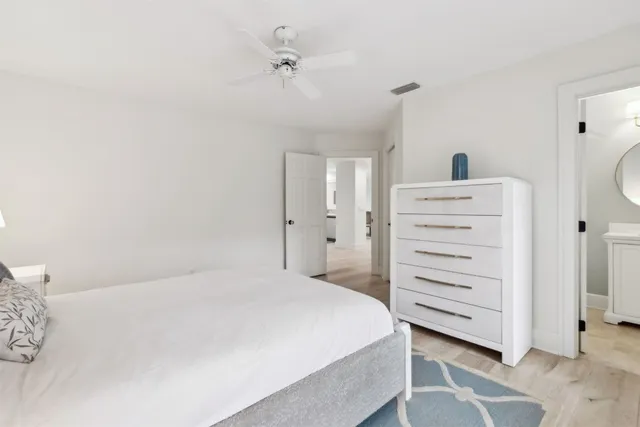 a view of a house with backyard and garden