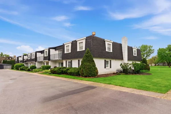 $270,000 | 1115 Royal St George Drive, Unit 201, Naperville, IL 60563