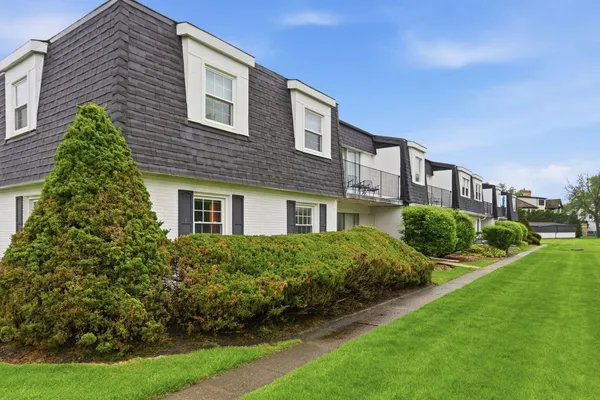 $270,000 | 1115 Royal St George Drive, Unit 201, Naperville, IL 60563