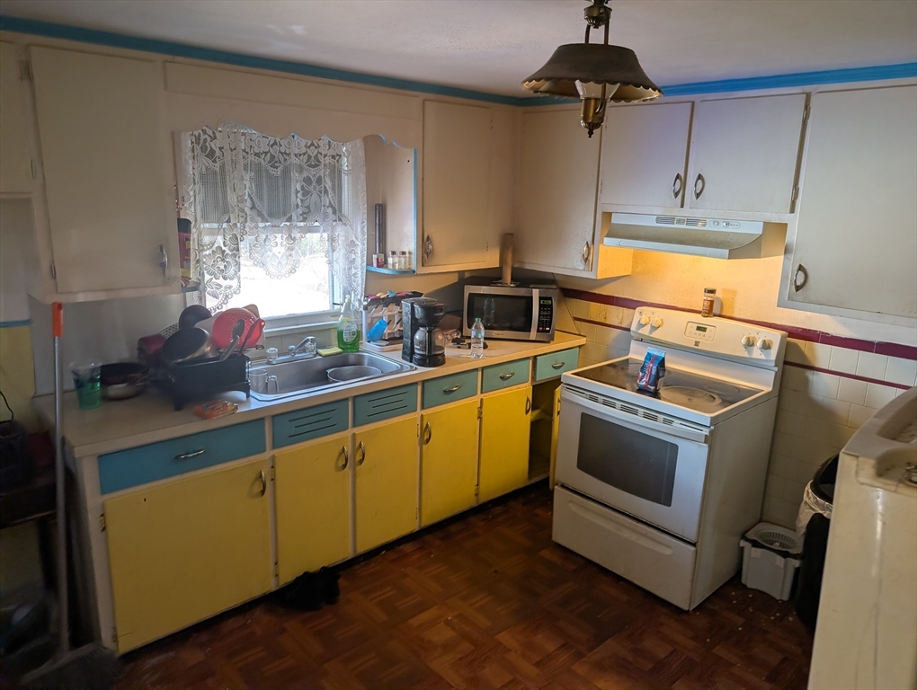 141 Shawmut Street Springfield, MA 01108 - Photo 7 of 19 Gallery Image 7