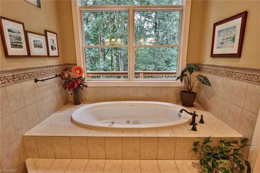 10901 Austin Traphill Road Traphill, NC 28685 - Photo 25 of 50 Soaking jett tub