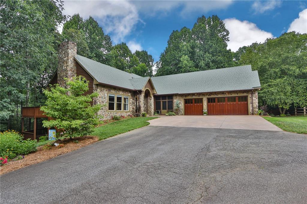 10901 Austin Traphill Road Traphill, NC 28685 - Photo 4 of 50 Front garage view