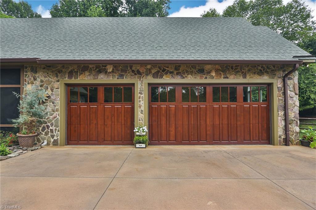 10901 Austin Traphill Road Traphill, NC 28685 - Photo 5 of 50 3 Car spacious garage