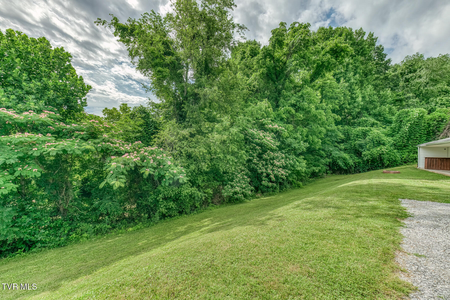 124 Tolley Lane Erwin, TN 37650 - Photo 24 of 31 124 Tolley Ln-27