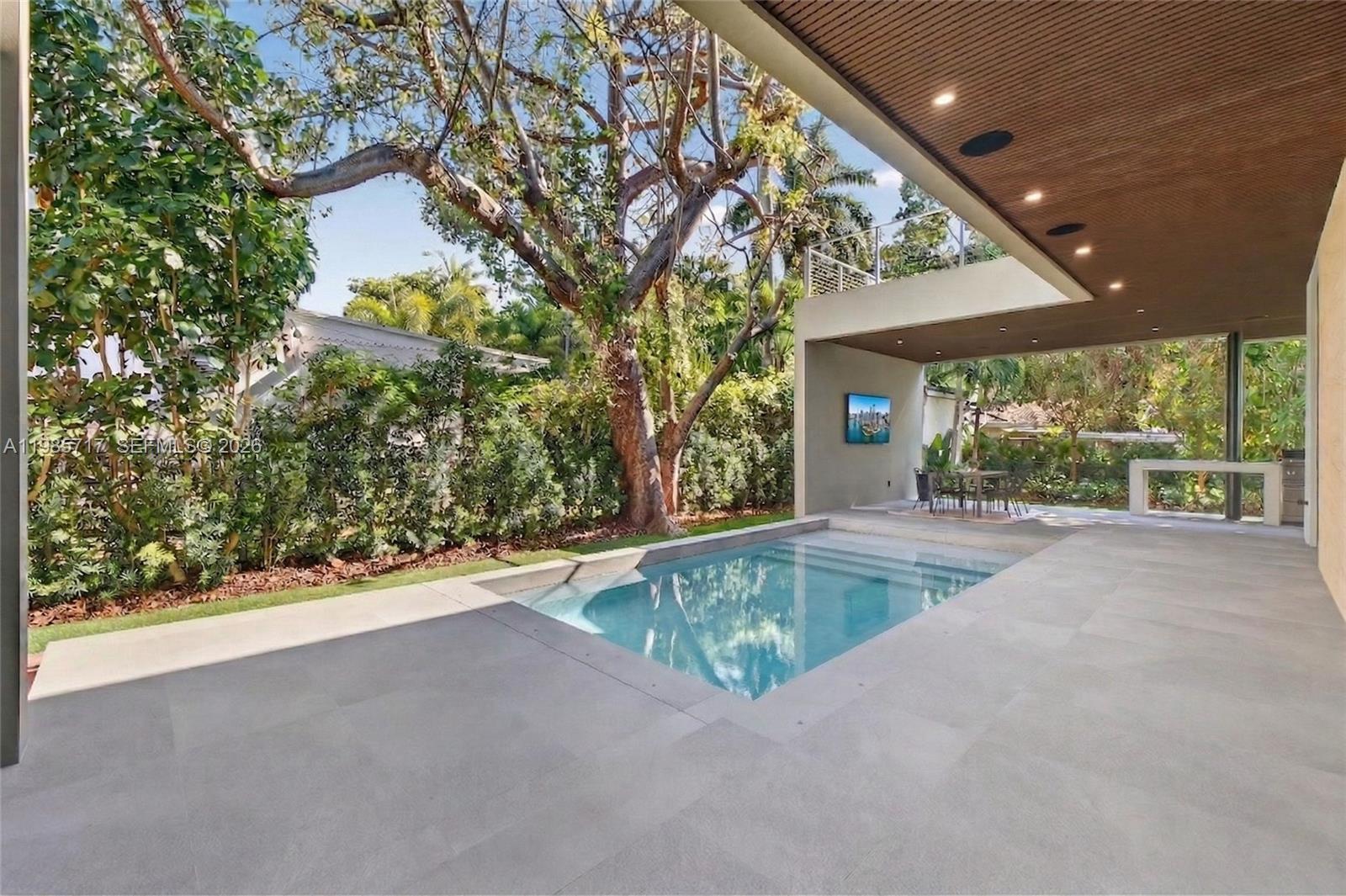 234 Southwest 22nd Road Miami, FL 33129 - Photo 33 of 94