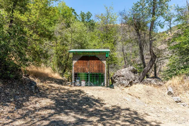 $5,900,000 | 5700 Old River Road, Ukiah, CA 95482