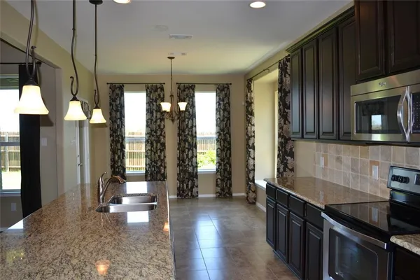 $2,695 | 917 Swan Ridge Drive, Sherman, TX 75092