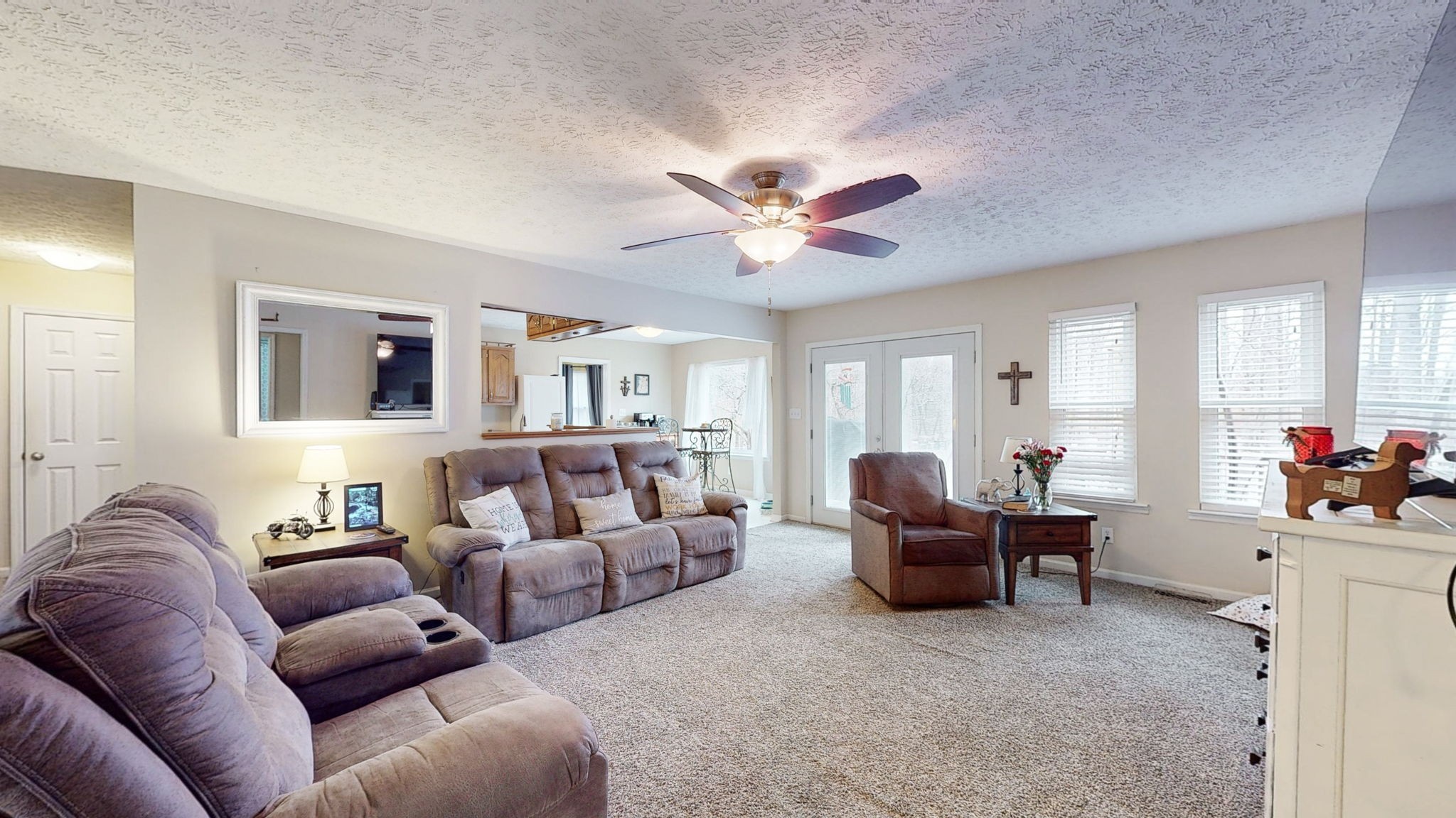 152 Shawna Street McMinnville, TN 37110 - Photo 2 of 22 a living room with furniture and a chandelier
