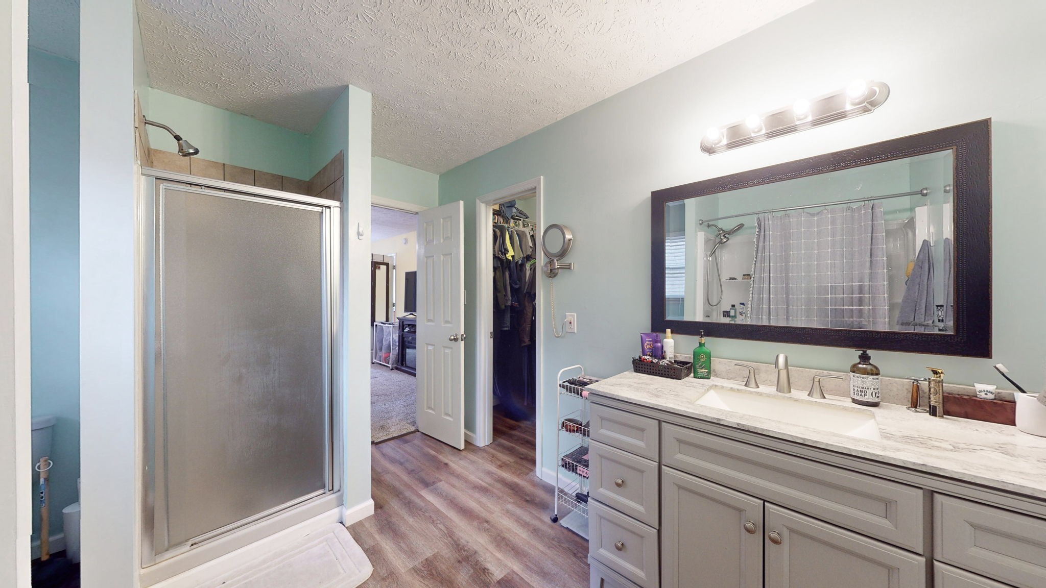 152 Shawna Street McMinnville, TN 37110 - Photo 9 of 22 a bathroom with a double vanity sink mirror and double