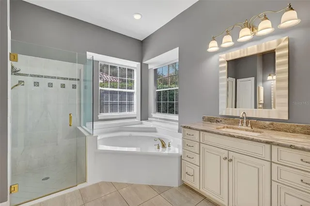 a view of a livingroom with furniture and a ceiling fan