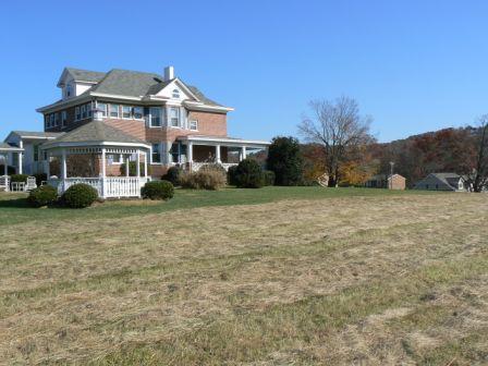 5647 Starkey Road Roanoke, VA 24018 - Photo 22 of 28 Side Yard