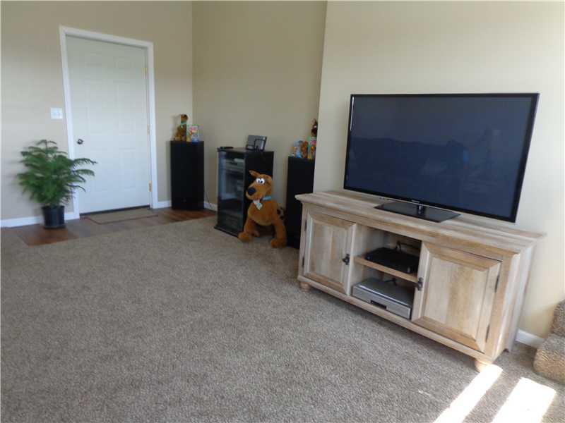 1109 Flatwoods Road Vanderbilt, PA 15486 - Photo 2 of 15 Living Room.