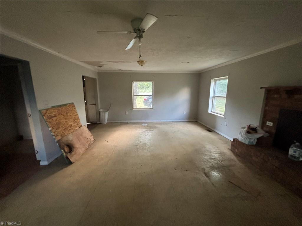 533 Thornton Road Mayodan, NC 27027 - Photo 4 of 15 Living Room
