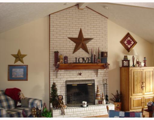 3313 Oaknoll Road Gibsonia, PA 15044 - Photo 2 of 8 Den/Family/Great Room. Catheral ceiling & beautiful hardwood flooring