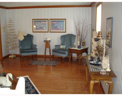 3313 Oaknoll Road Gibsonia, PA 15044 - Photo 3 of 8 Living Room. Spacious living room