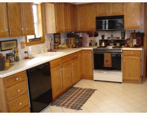 3313 Oaknoll Road Gibsonia, PA 15044 - Photo 4 of 8 Kitchen. Great cabinetry & diagonal tile flooring