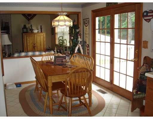 3313 Oaknoll Road Gibsonia, PA 15044 - Photo 5 of 8 Kitchen. Breakfast area open to family room & deck