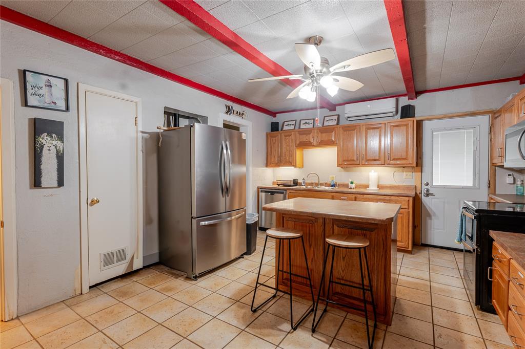 1601 Forum Circle, Unit 156 Graford, TX 76449 - Photo 7 of 28 a kitchen with stainless steel appliances granite countertop a refrigerator and a sink