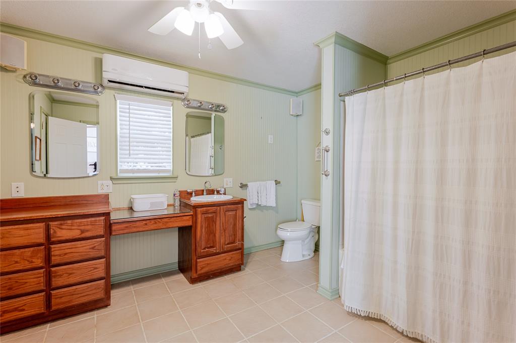 1601 Forum Circle, Unit 156 Graford, TX 76449 - Photo 10 of 28 a bathroom with a sink toilet and shower