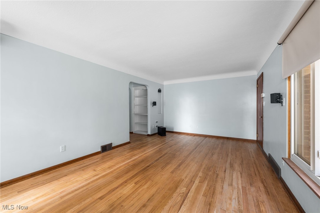 18122 Nottingham Road Cleveland, OH 44119 - Photo 4 of 29 Living room featuring arched walkways and light wood finished floors