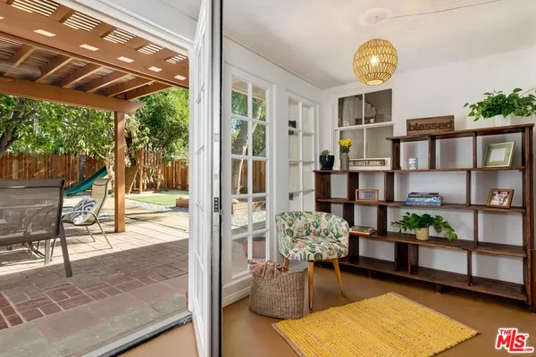 $3,695 | 7236 Encino Avenue, Van Nuys, CA 91406