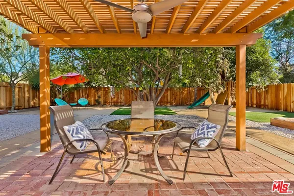 $3,695 | 7236 Encino Avenue, Van Nuys, CA 91406