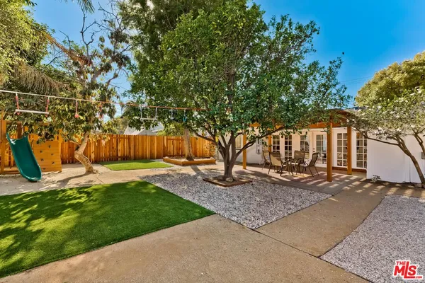 $3,695 | 7236 Encino Avenue, Van Nuys, CA 91406