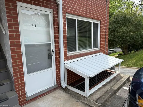 $745 | 1900 Queen Street, Unit C7, Winston-Salem, NC 27103