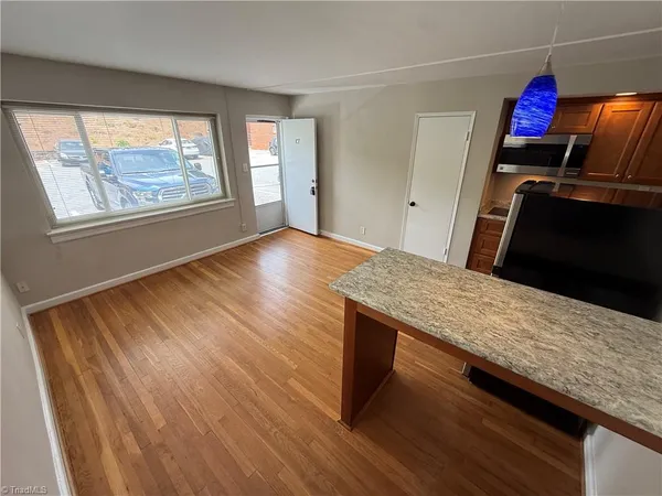 $745 | 1900 Queen Street, Unit C7, Winston-Salem, NC 27103