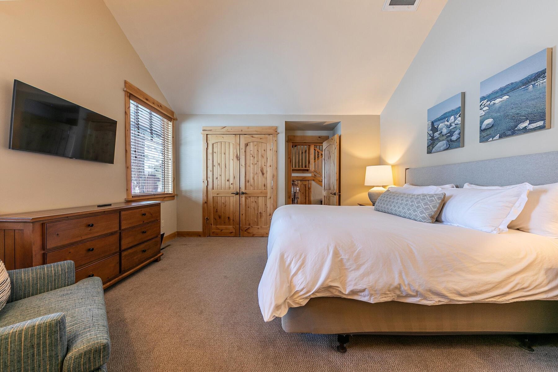 12498 Lookout Loop, Unit F3826 Truckee, CA 96161 - Photo 19 of 28 a spacious bedroom with a bed and a flat screen television
