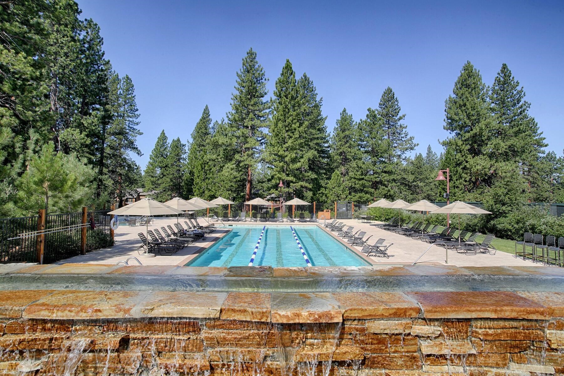 12498 Lookout Loop, Unit F3826 Truckee, CA 96161 - Photo 28 of 28 a view of a yard with wooden fence