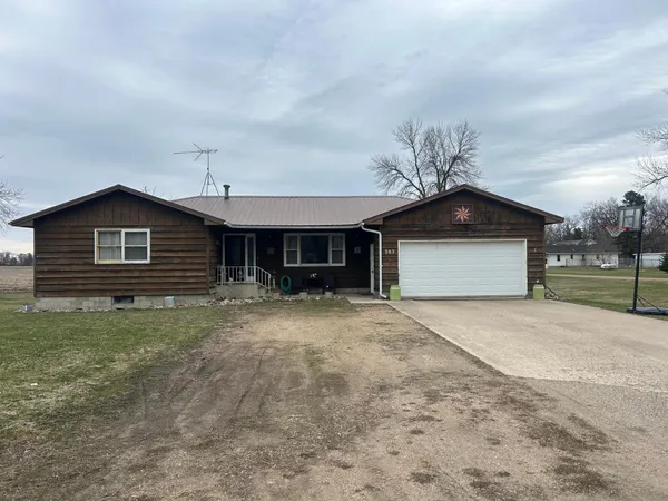 $139,900 | 303 North Clark Street, Ceylon, MN 56121