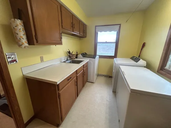 $139,900 | 303 North Clark Street, Ceylon, MN 56121