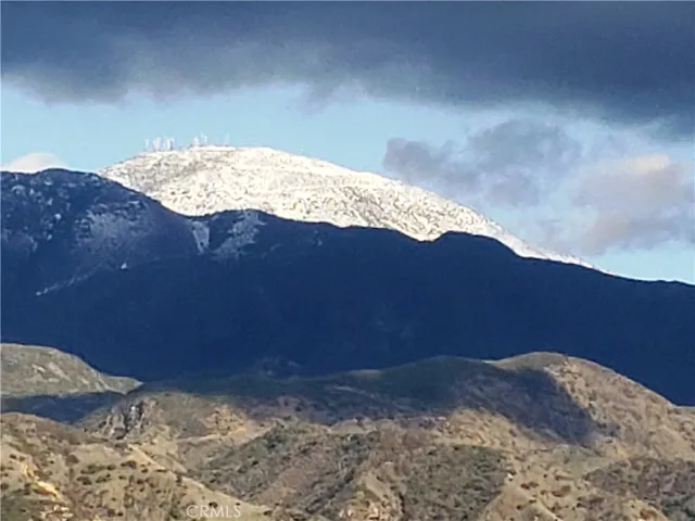 a view of a big room with an empty space