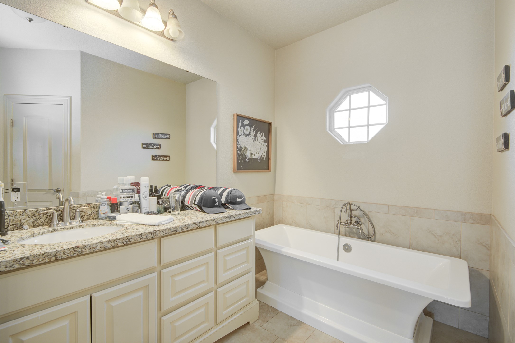 57 Red Maple Court Lake Jackson, TX 77566 - Photo 19 of 44 a bathroom with 2 sink tub and a mirror