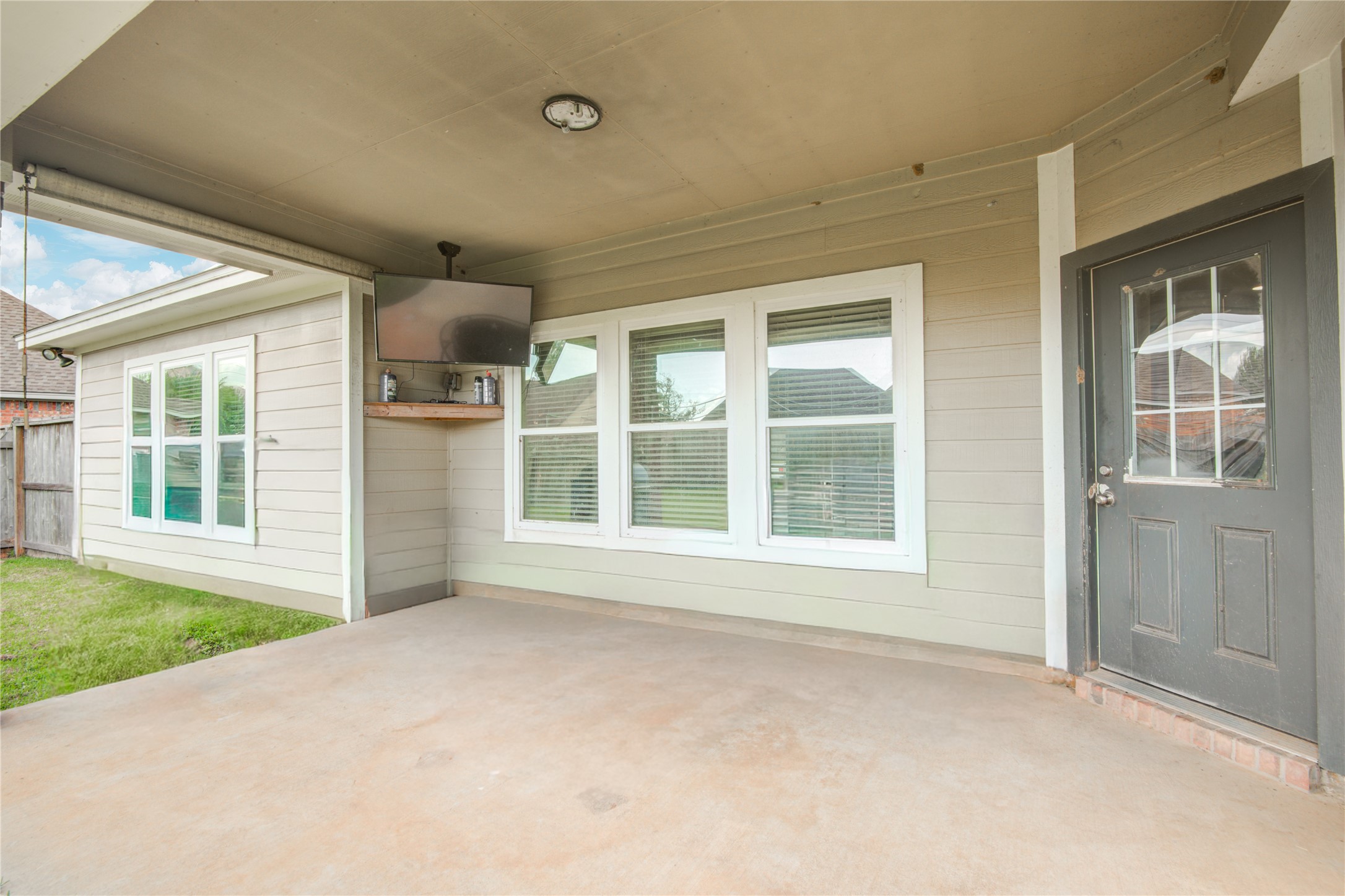 57 Red Maple Court Lake Jackson, TX 77566 - Photo 43 of 44 a view of an empty room with a window