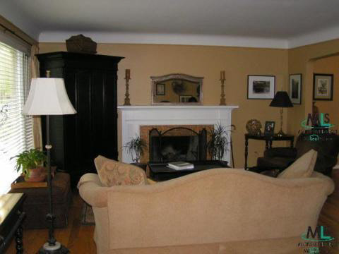 1716 Prestwick Road Grosse Pointe, MI 48236 - Photo 3 of 9 693828-2.JPG