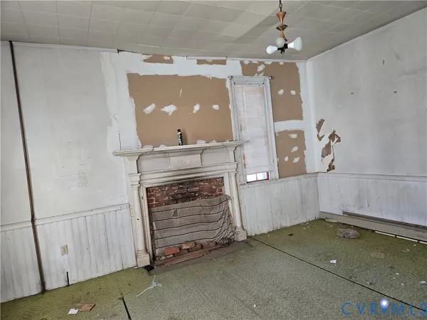 a view of a livingroom with a fireplace