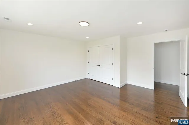 $979,000 | 6-10 River Road, Fair Lawn, NJ 07410