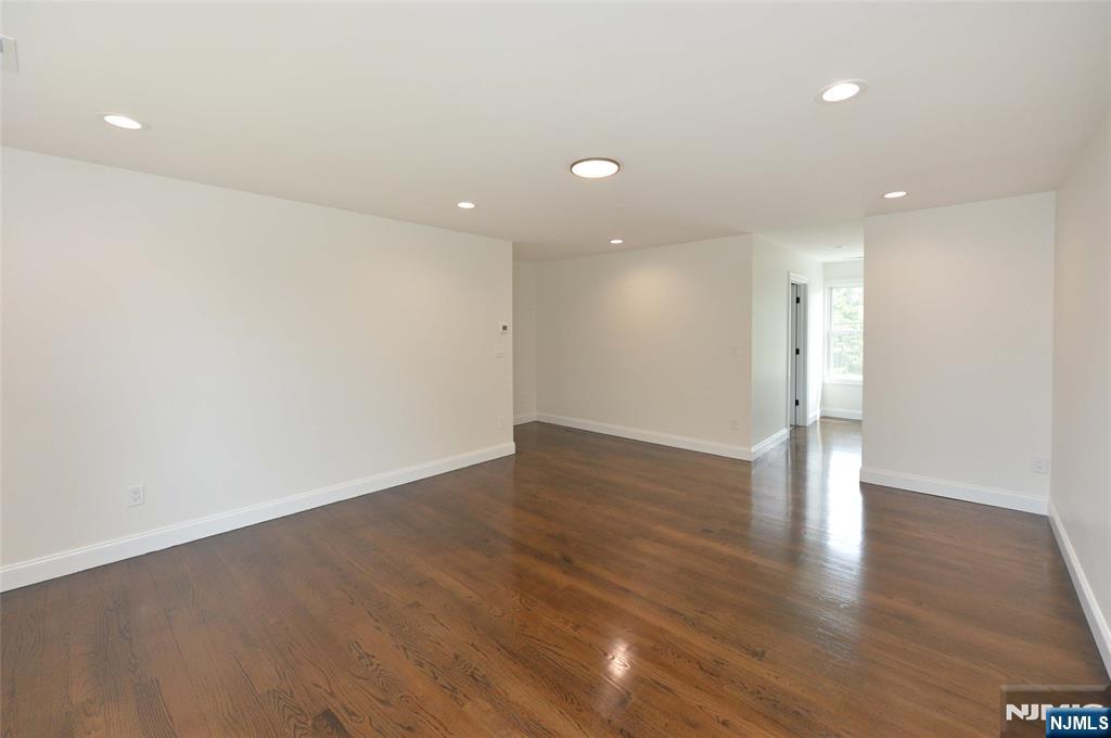 6-10 River Road Fair Lawn, NJ 07410 - Photo 18 of 27