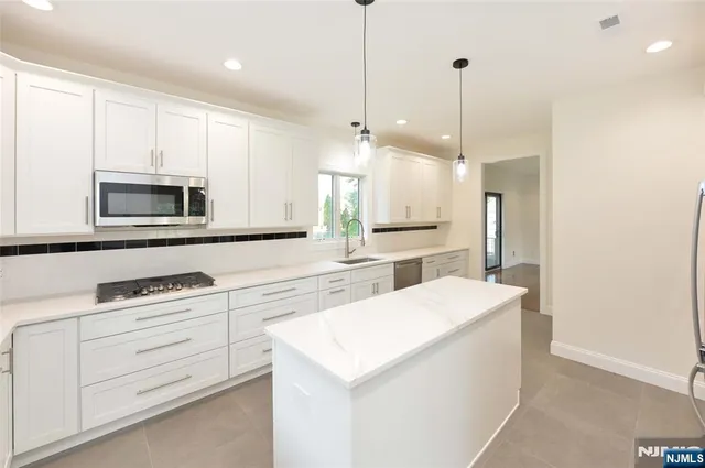 $979,000 | 6-10 River Road, Fair Lawn, NJ 07410