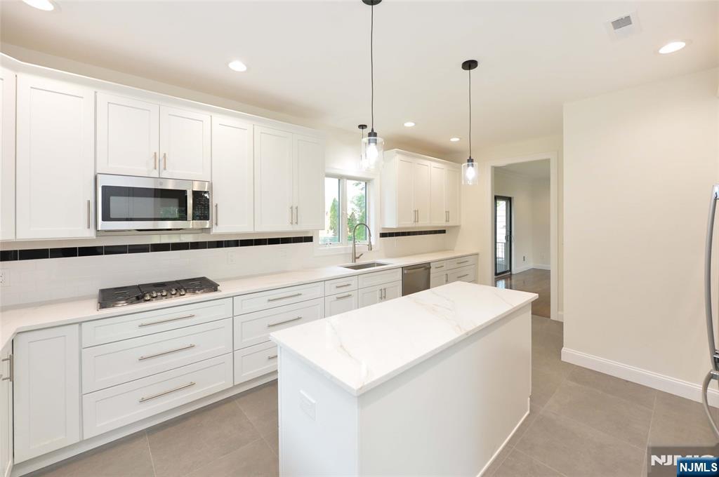 6-10 River Road Fair Lawn, NJ 07410 - Photo 8 of 27