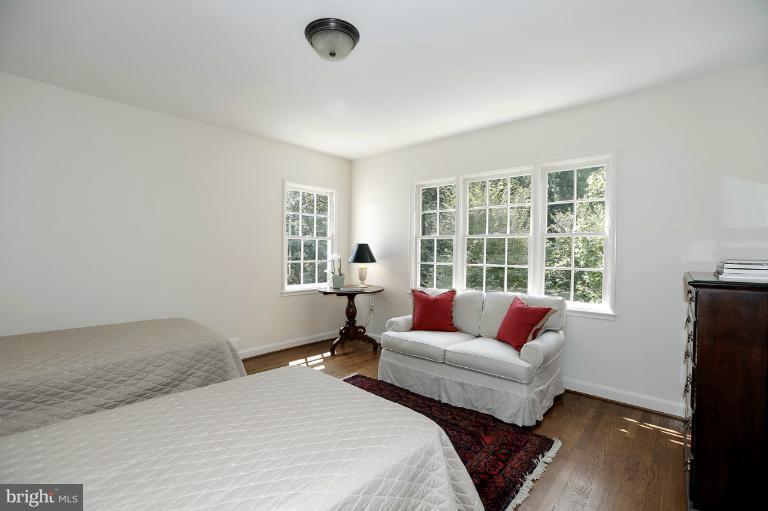 7610 Glendale Road Chevy Chase, MD 20815 - Photo 17 of 29 Bedroom