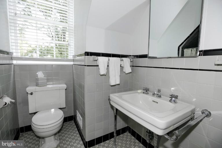 7610 Glendale Road Chevy Chase, MD 20815 - Photo 19 of 29 Bath
