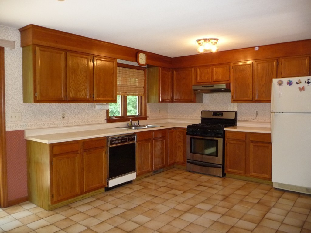 22 Independence Road Agawam, MA 01030 - Photo 8 of 20 Gallery Image 8