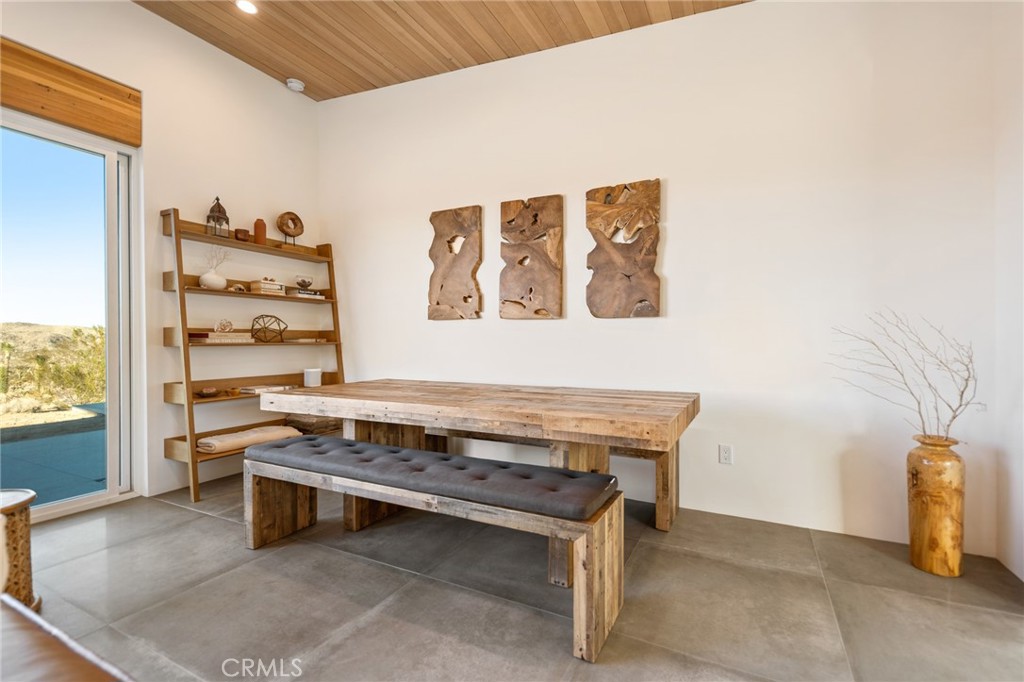 6737 Saddleback Road Joshua Tree, CA 92252 - Photo 13 of 65 a reading room with furniture and a rug