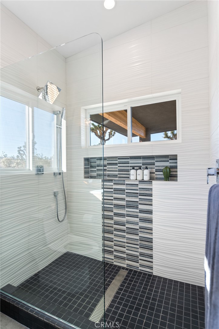 6737 Saddleback Road Joshua Tree, CA 92252 - Photo 29 of 65 a bathroom with a shower